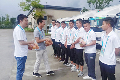 E:2023.77.28【助力大运】以关爱鼓励士气，拼全力备战大运——瓦力游戏运业持续发展慰问活动官网20230728-01-彤熙5.jpg