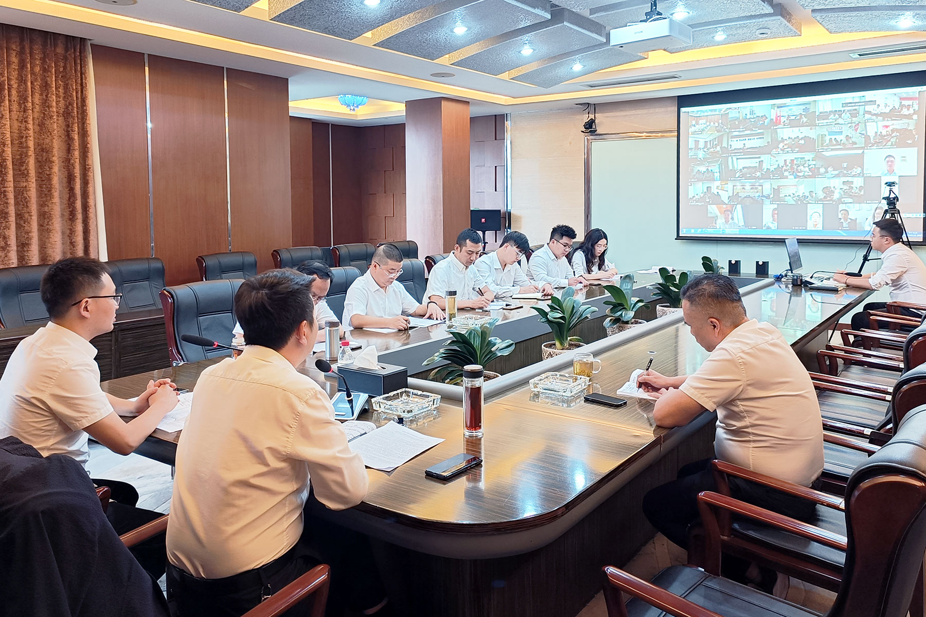 瓦力游戏运业召开近期安全沉点工作铺排部署会