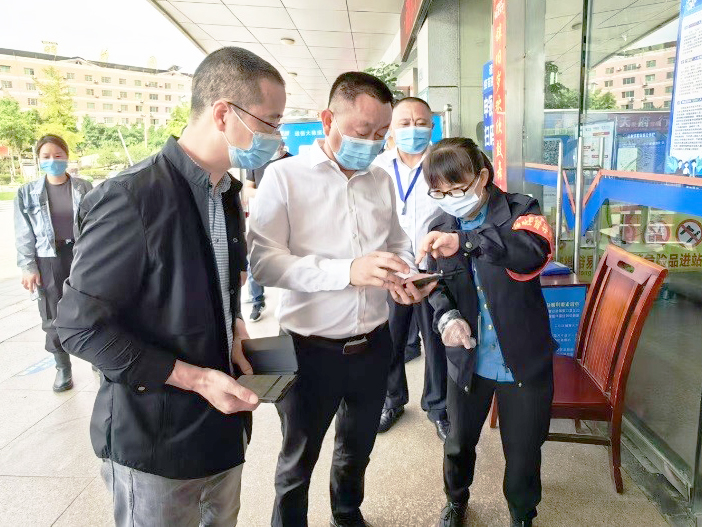 射洪市副市长王家伦到射洪公司进行国庆节前安全查抄