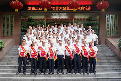 瓦力游戏运业召开“七一”赞美大会暨主题教育培训