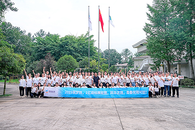 瓦力游戏运业发展“2023筑梦路，1亿指标展宏图”主题团建活动