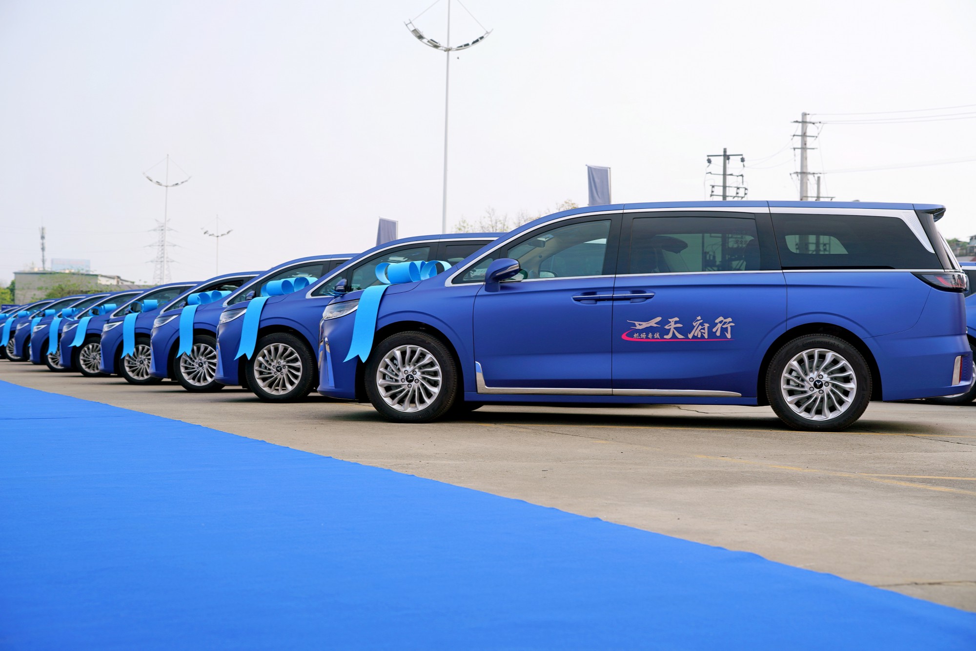 天府机场专线开行在即，瓦力游戏运业与岚图成都专场交付典礼圆满进行