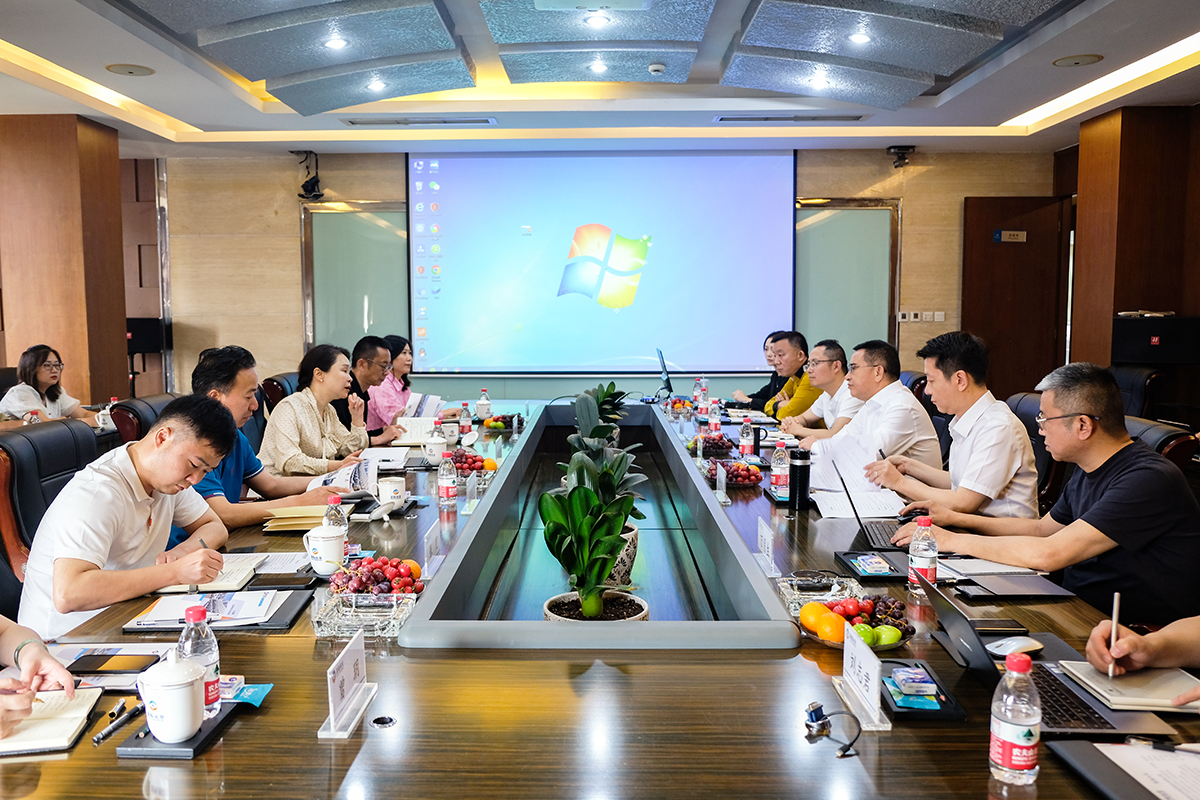 四川省汽车运输自贡集团有限公司董事长陈玉涛一行到瓦力游戏运业互换座谈