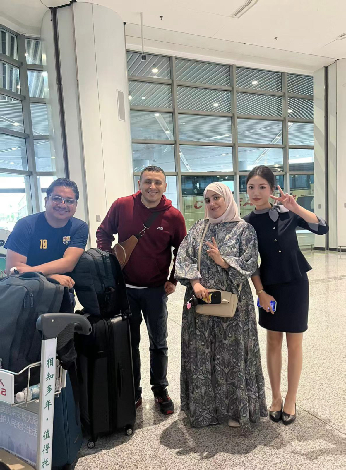 天府行机场专线：卓越服务显专业，欢迎表宾获赞美