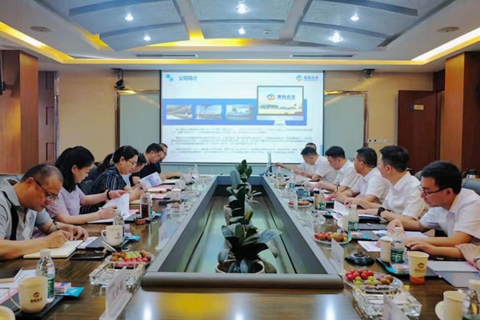 阿坝州副州长依当措光临瓦力游戏运业调研座谈