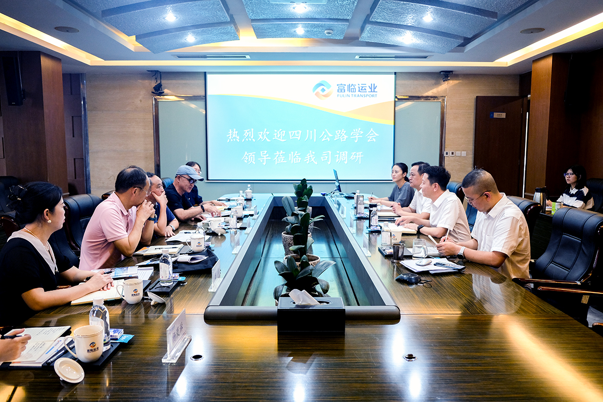 四川省公路学会路桥专委主任谢能剑一行到瓦力游戏运业调研