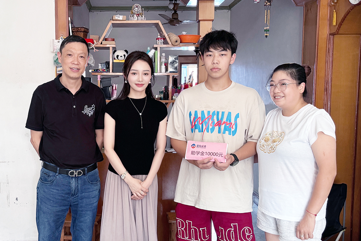 温暖金秋，让梦远航！瓦力游戏运业陆续12年发展“金秋助学”活动