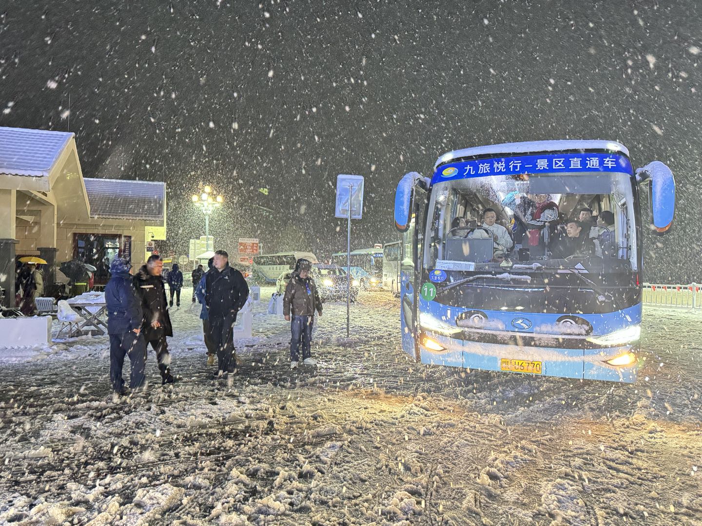 凛冬风雪中的温暖守候——九旅悦行景区直通车以行动书写责任与担任