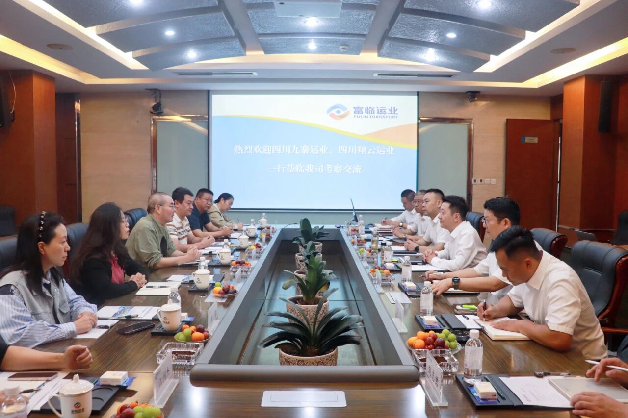 四川九寨运业有限责任公司总经理罗响明一行到瓦力游戏运业发展互换座谈