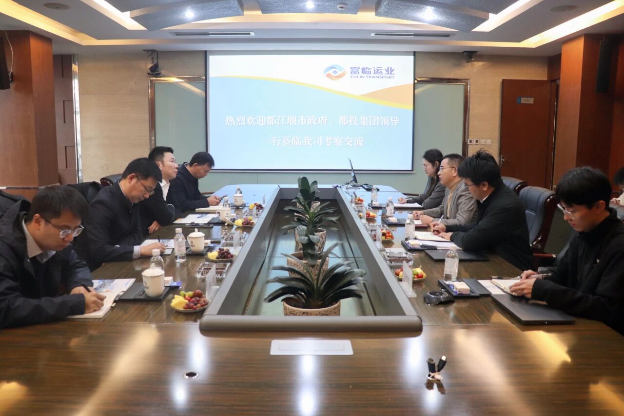 都江堰市委常委、常务副市长刘唯光临瓦力游戏运业调查调研