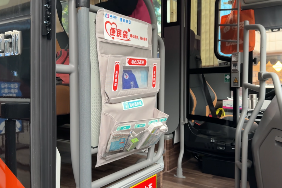 “罩”护安然，暖心同业——“天府杏妆便民快巴启动“口罩暖心工程”